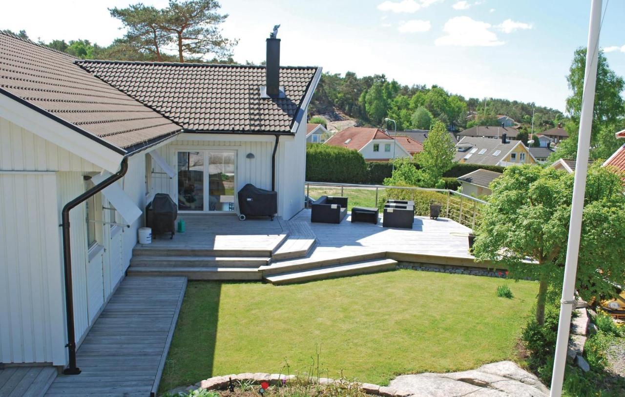Amazing In Vstra Frlunda With Kitchen *