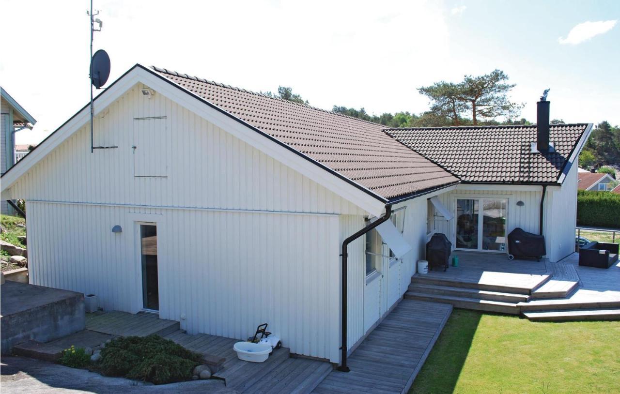 Feriehus Amazing In Vstra Frlunda With Kitchen *