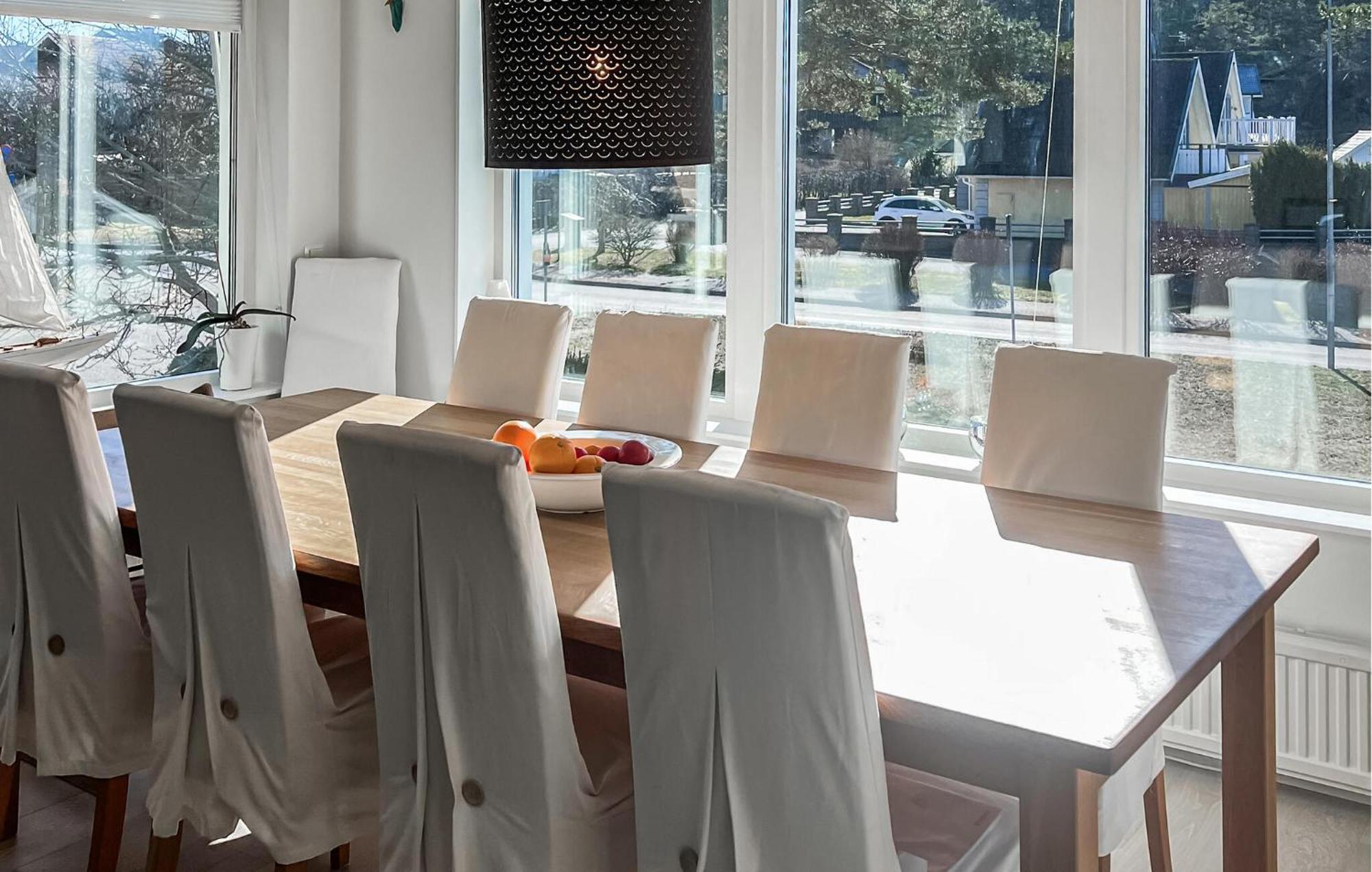 Feriehus Amazing In Vstra Frlunda With Kitchen *