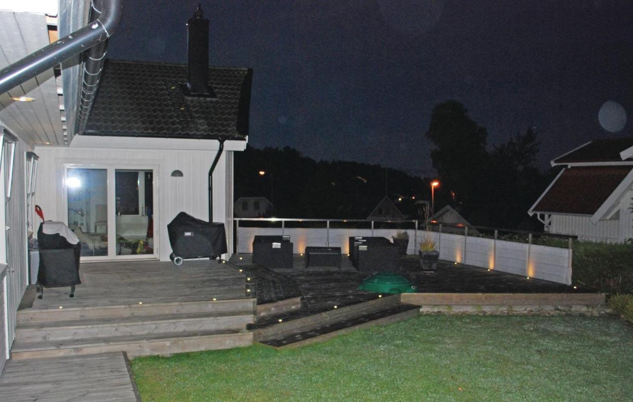 Amazing In Vstra Frlunda With Kitchen